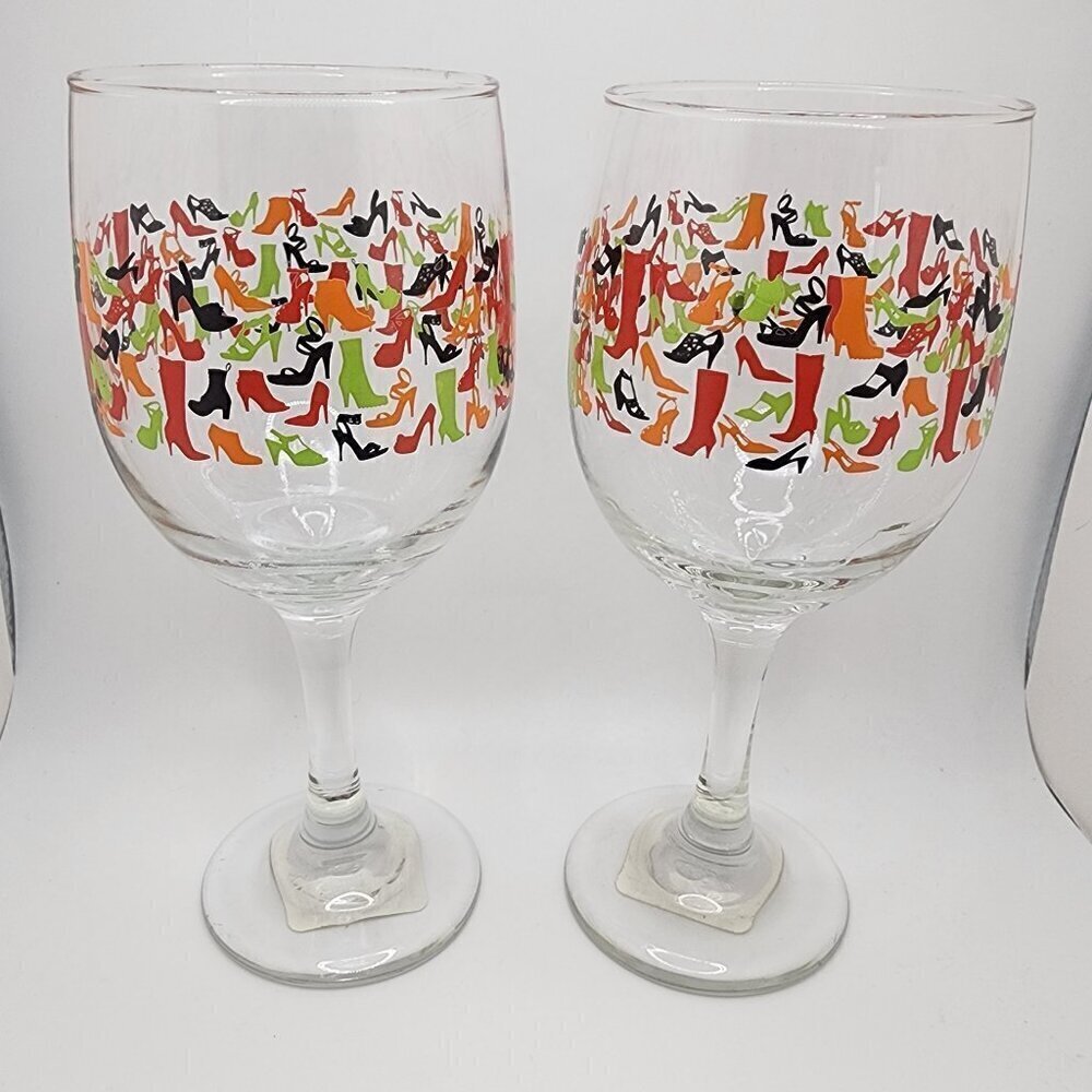 Set of 2 "Shoes" Wine Glasses - Picture 3 of 9